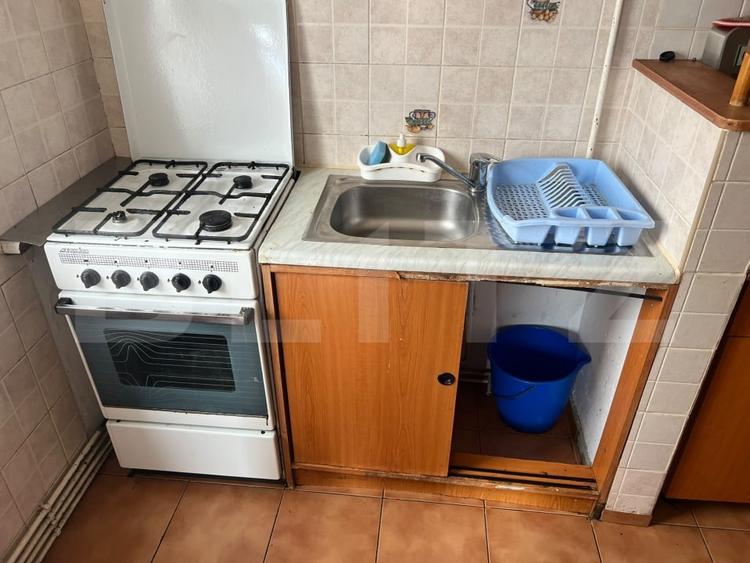 Apartament cu 3 camere decomandat, mobilat în Tractorul