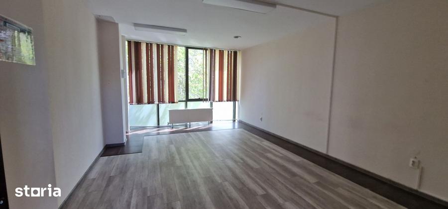 Spațiu comercial, de 240 mp, în Delfinariu