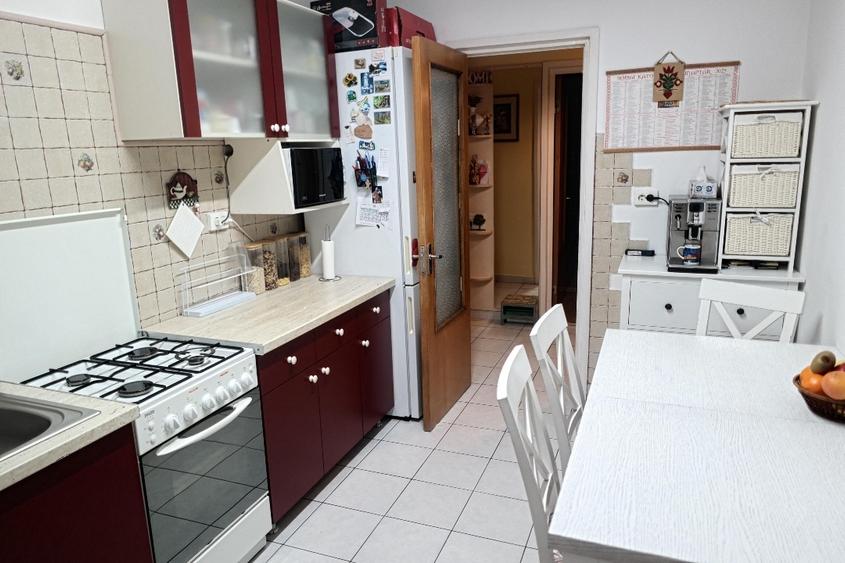 Apartament cu 5 camere decomandat, mobilat în Aurel Vlaicu