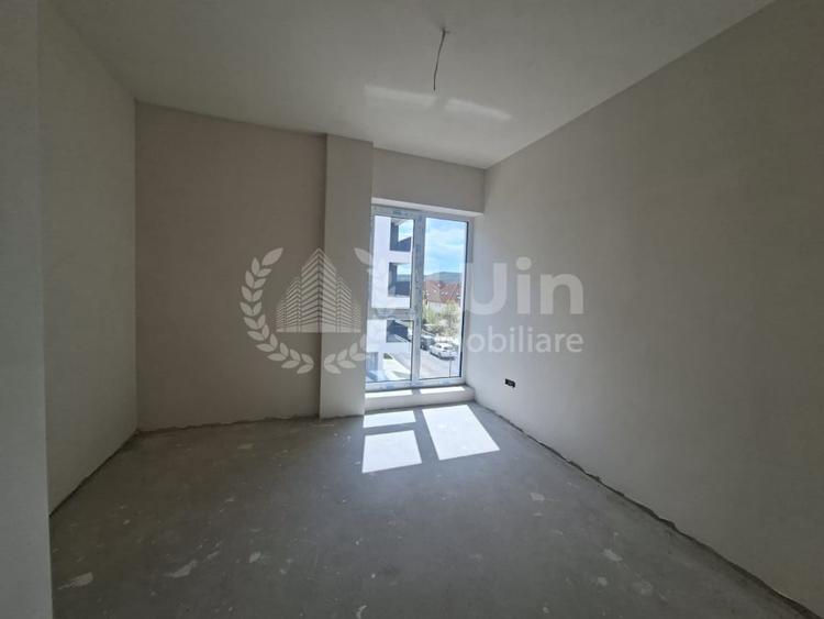 Apartament cu 3 camere semidecomandat în Baciu