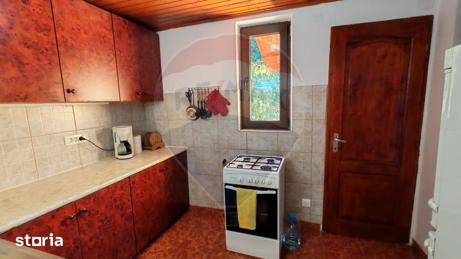 Casă cu 4 camere cu Teren 1294 Mp în Tâncăbești