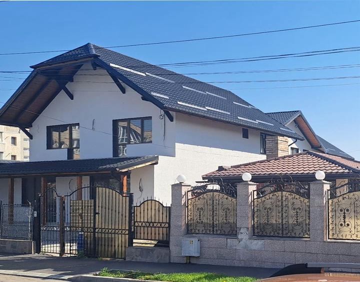 Casă individuală cu 9 camere cu Canalizare în Bartolomeu