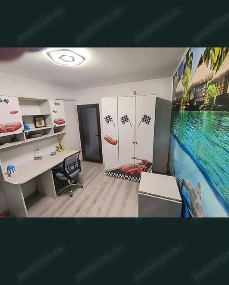 Apartament cu 3 camere decomandat în Micro 16