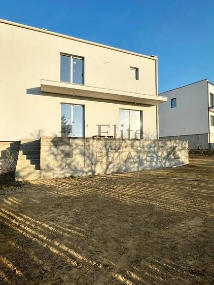 Casă cu 5 camere cu Teren 400 Mp în Dealuri Oradea