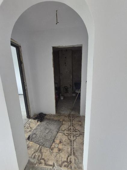 Apartament cu 3 camere semidecomandat în Dărmănești