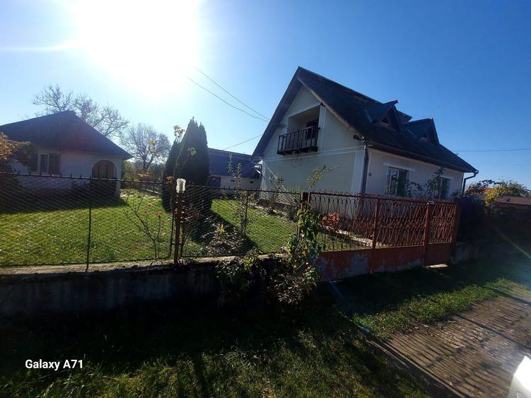 Casă cu 4 camere în Crăciunești
