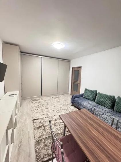 Apartament cu 2 camere decomandat, mobilat în Casa de Cultură