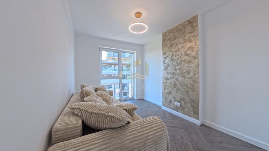 Apartament cu 3 camere semidecomandat, mobilat în Sopor