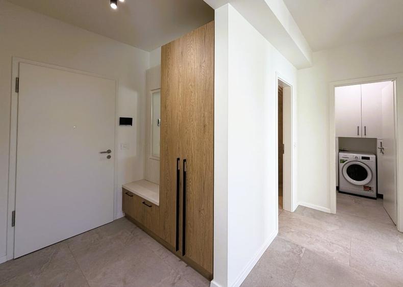 Apartament cu 2 camere semidecomandat, mobilat în Tractorul