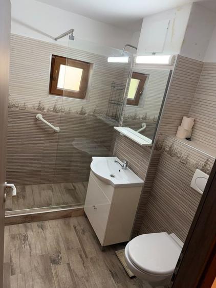Apartament cu 3 camere decomandat în Exterior Vest