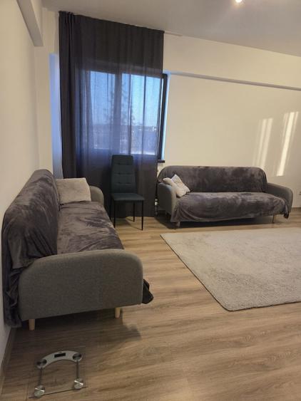 Apartament cu 3 camere decomandat în Exterior Vest