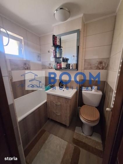 Apartament cu 3 camere semidecomandat în Ostroveni