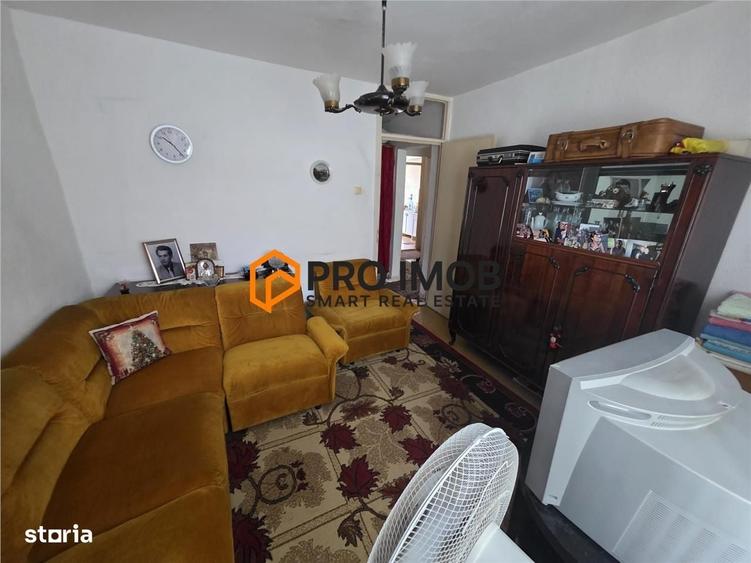 Apartament cu 4 camere decomandat în Central