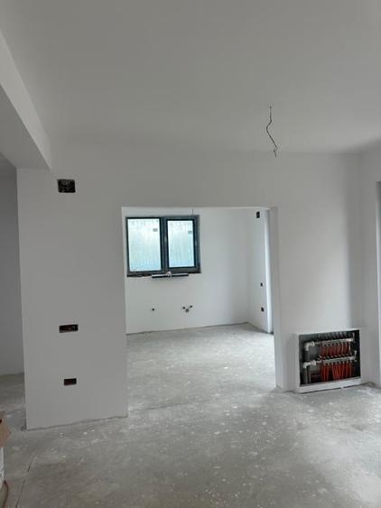 Duplex cu 4 camere cu Canalizare în 1 Decembrie 1918