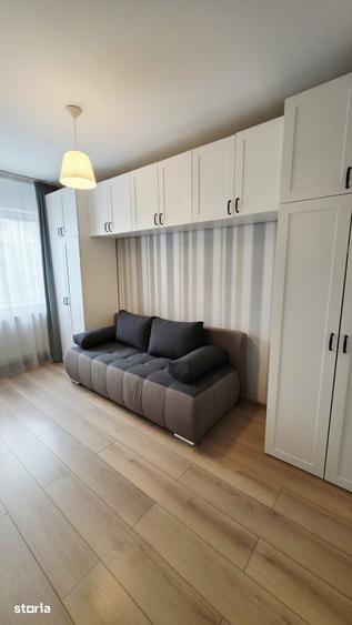 Apartament cu 3 camere semidecomandat în Podu Roș