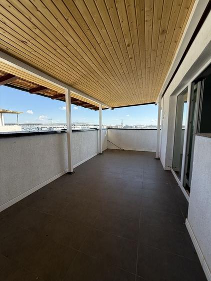 Apartament cu 3 camere decomandat în Roșu