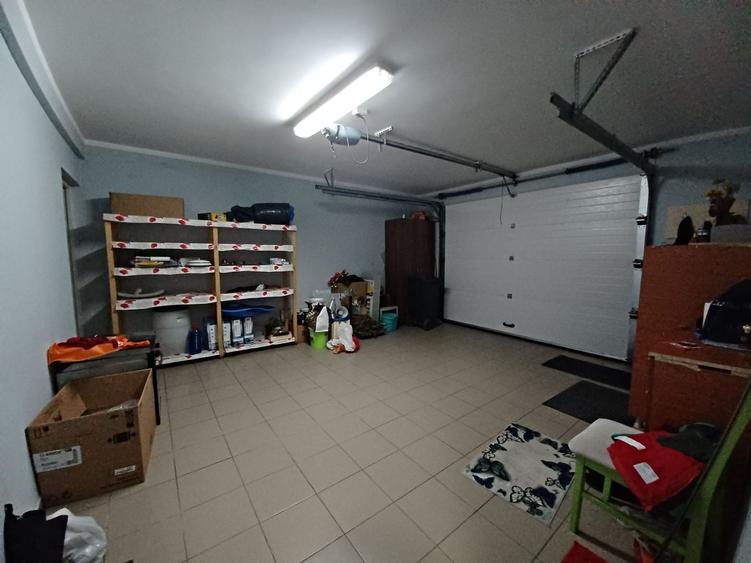 Casă individuală cu 5 camere cu Canalizare în Iris