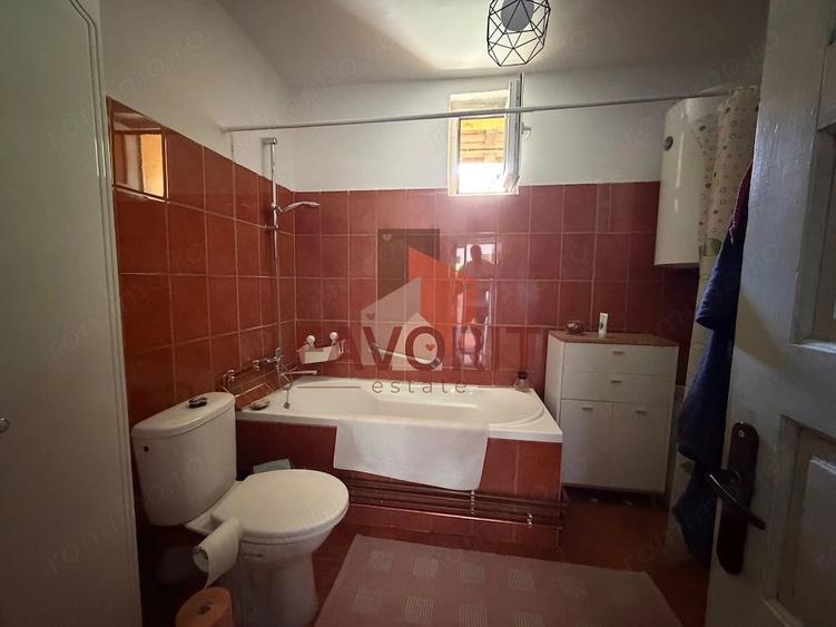Casă cu 4 camere cu Teren 1514 Mp în Ianova