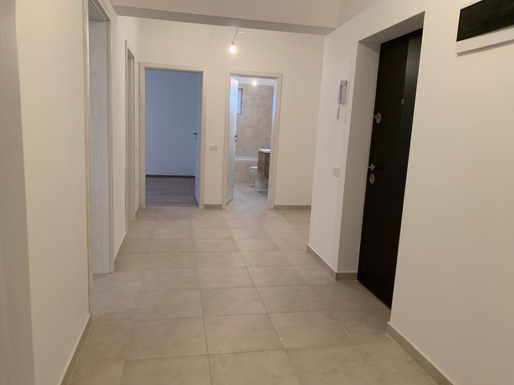 Apartament cu 3 camere decomandat în Berceni