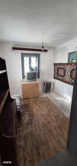 Casă cu 3 camere cu Teren 1000 Mp în Frăsinet