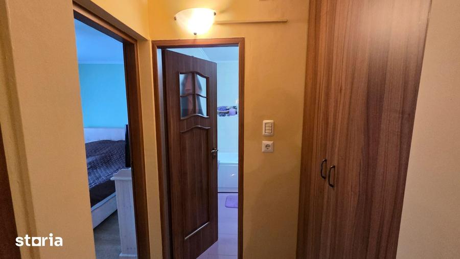 Apartament cu 3 camere decomandat în Aradului