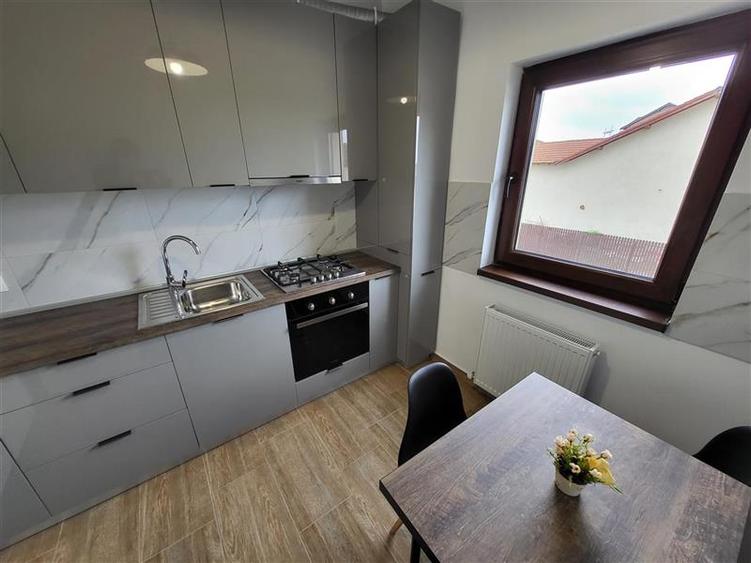 Apartament cu 2 camere nedecomandat, mobilat în Sânpetru