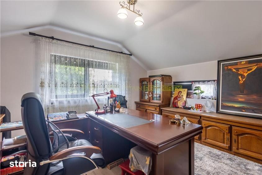 Casă cu 5 camere cu Teren 300 Mp în Central