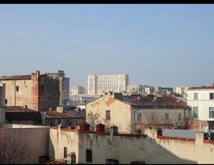 Apartament cu 2 camere semidecomandat, mobilat în P-ța Universității