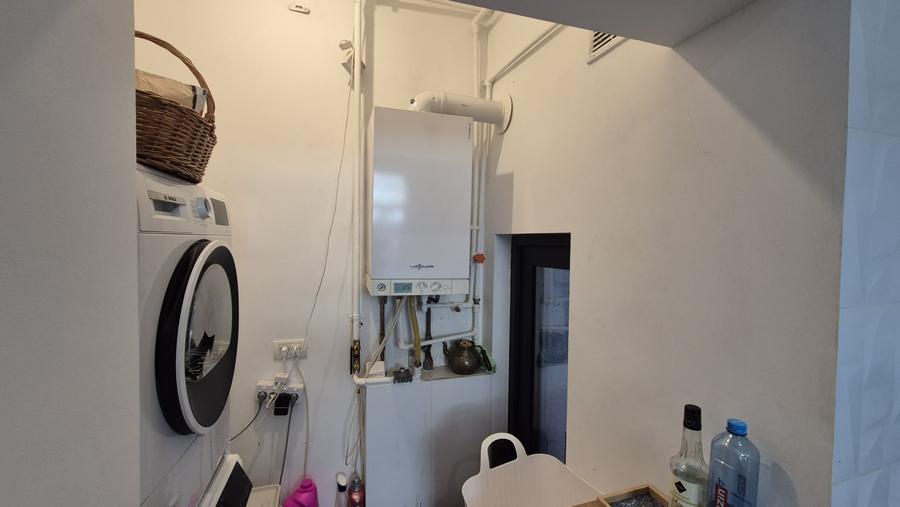Casă individuală cu 7 camere cu Canalizare în Drumul Sării