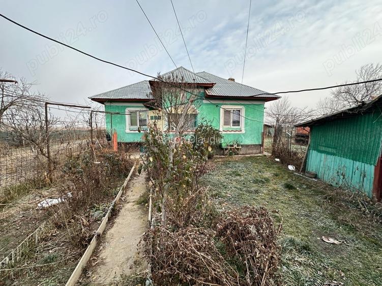 Vand casa la tara in sat Gruiu jud Arges