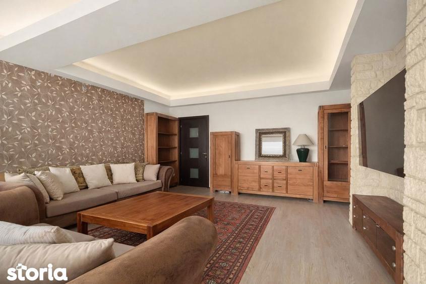 Apartament cu 4 camere, mobilat în Central