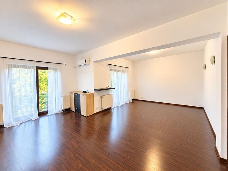 Duplex cu 5 camere cu Canalizare în Iancu Nicolae