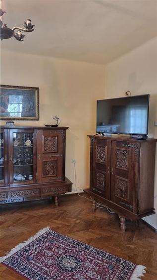 Casă cu 5 camere cu Canalizare în Central