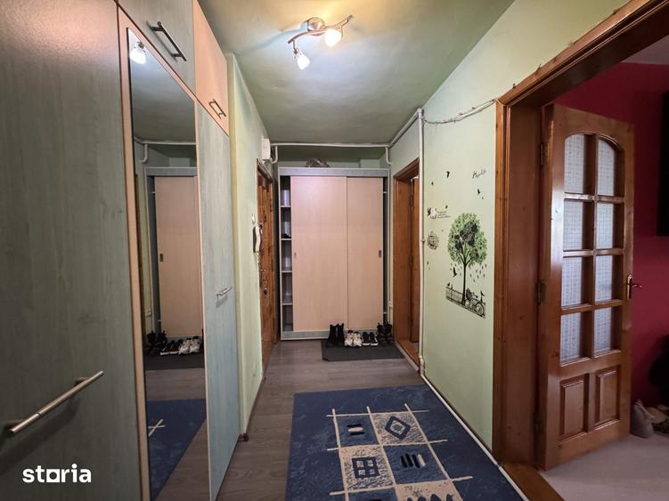 Apartament cu 3 camere semidecomandat în Central
