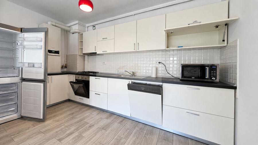 Apartament cu 2 camere semidecomandat, mobilat în Între Lacuri