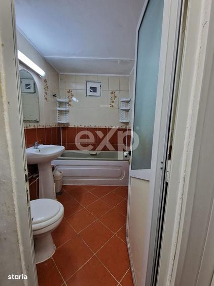 Apartament cu 4 camere decomandat în Micro 12