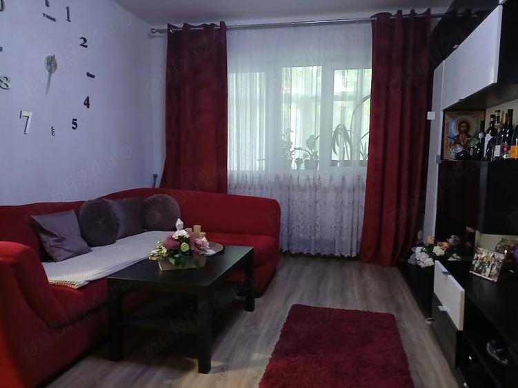 Apartament cu 3 camere semidecomandat în Donici
