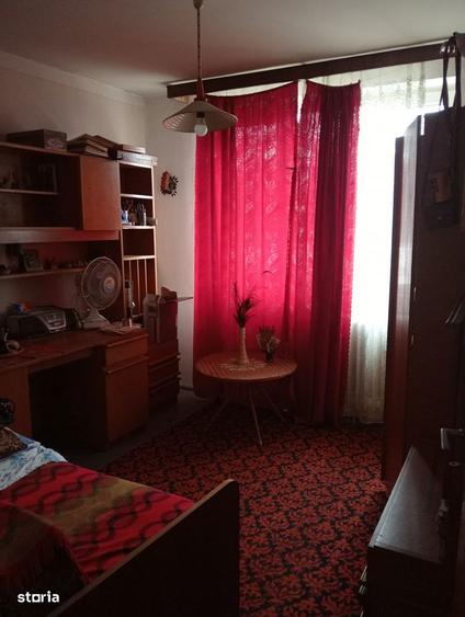 Apartament cu 3 camere decomandat în Drumul Taberei — fotografia 2