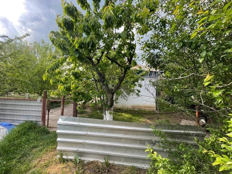 Casă cu 3 camere cu Teren 2000 Mp în Stănești