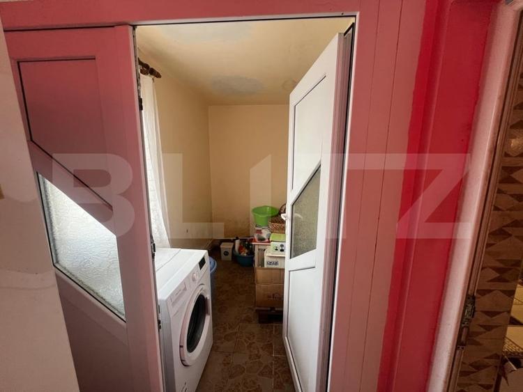 Casă individuală cu 4 camere cu Canalizare în Rovine