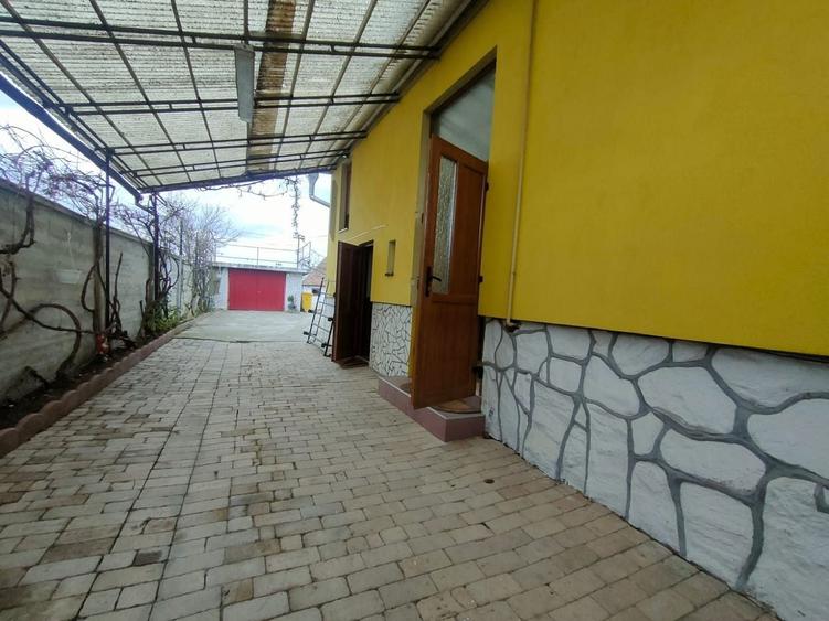 Casă individuală cu 4 camere cu Canalizare în Gușterița