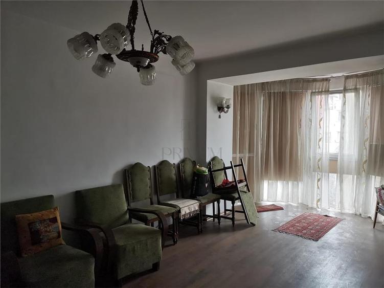 Apartament cu 2 camere semidecomandat, mobilat în Semicentral