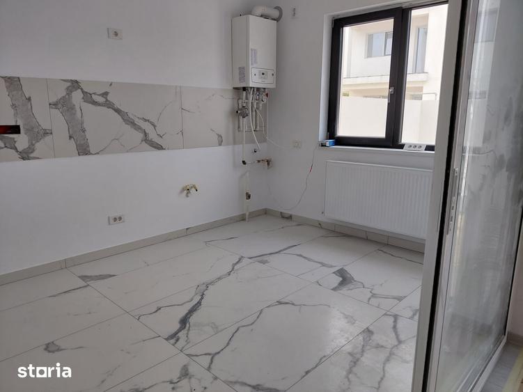 Casă cu 7 camere cu Teren 200 Mp în Central