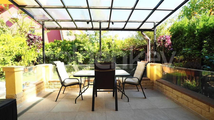 Duplex cu 6 camere cu Piscina în Iancu Nicolae