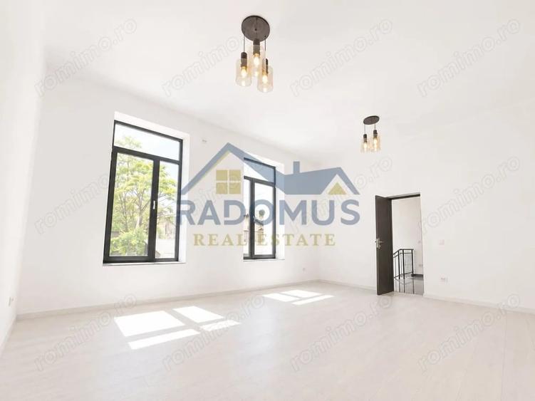 Casă cu 10 camere cu Teren 232 Mp în Ultracentral