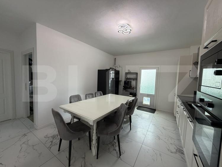 Apartament cu 3 camere decomandat, mobilat în Crișeni