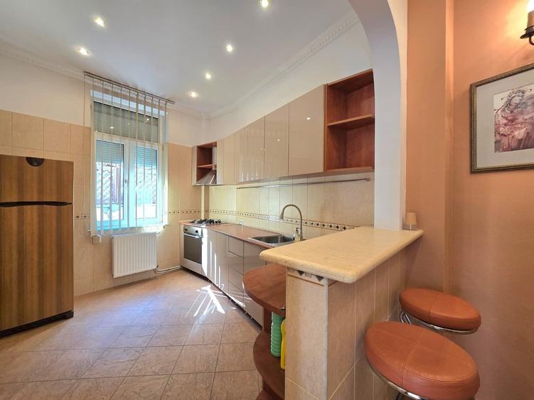Casă cu 5 camere cu Teren 250 Mp în Dorobanți