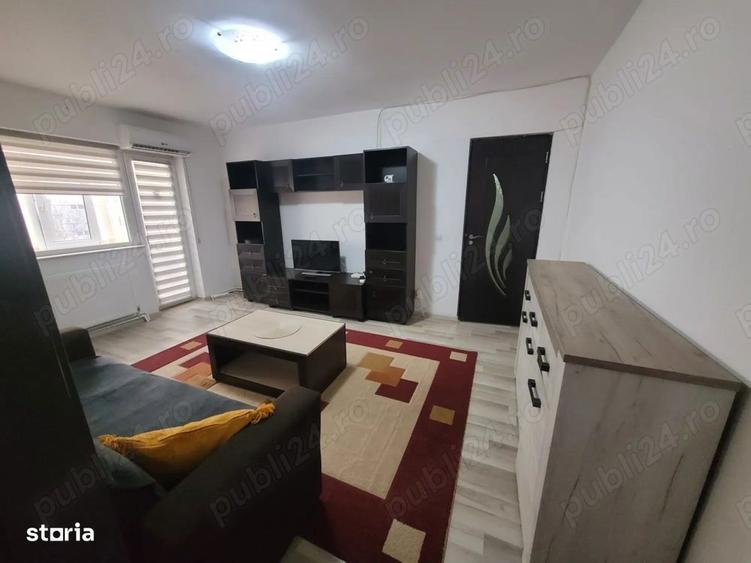 Apartament cu 3 camere semidecomandat în Central