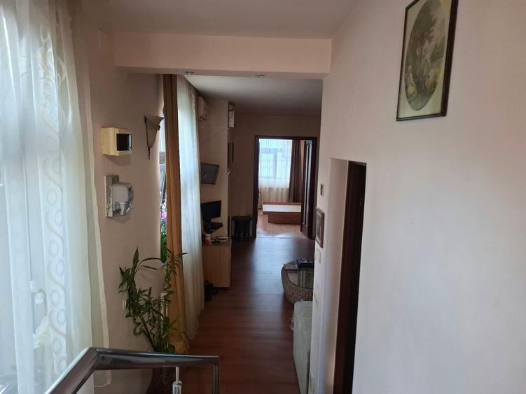 Casă individuală cu 4 camere cu Canalizare în 1 Mai