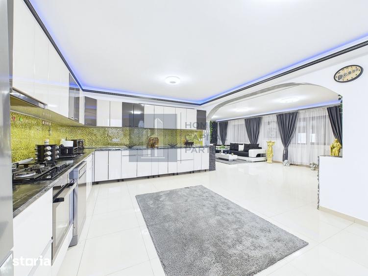 Casă cu 6 camere cu Teren 500 Mp în Oinacu